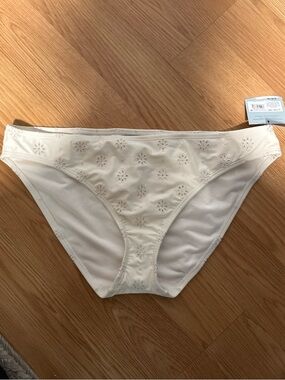 Shade & Shore White Eyelet Bikini Bottoms L(12-14)…168